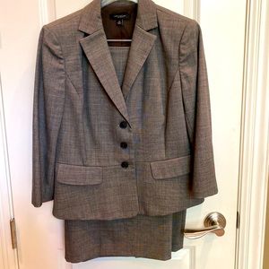 Like New Suit & Skirt Well Fitted